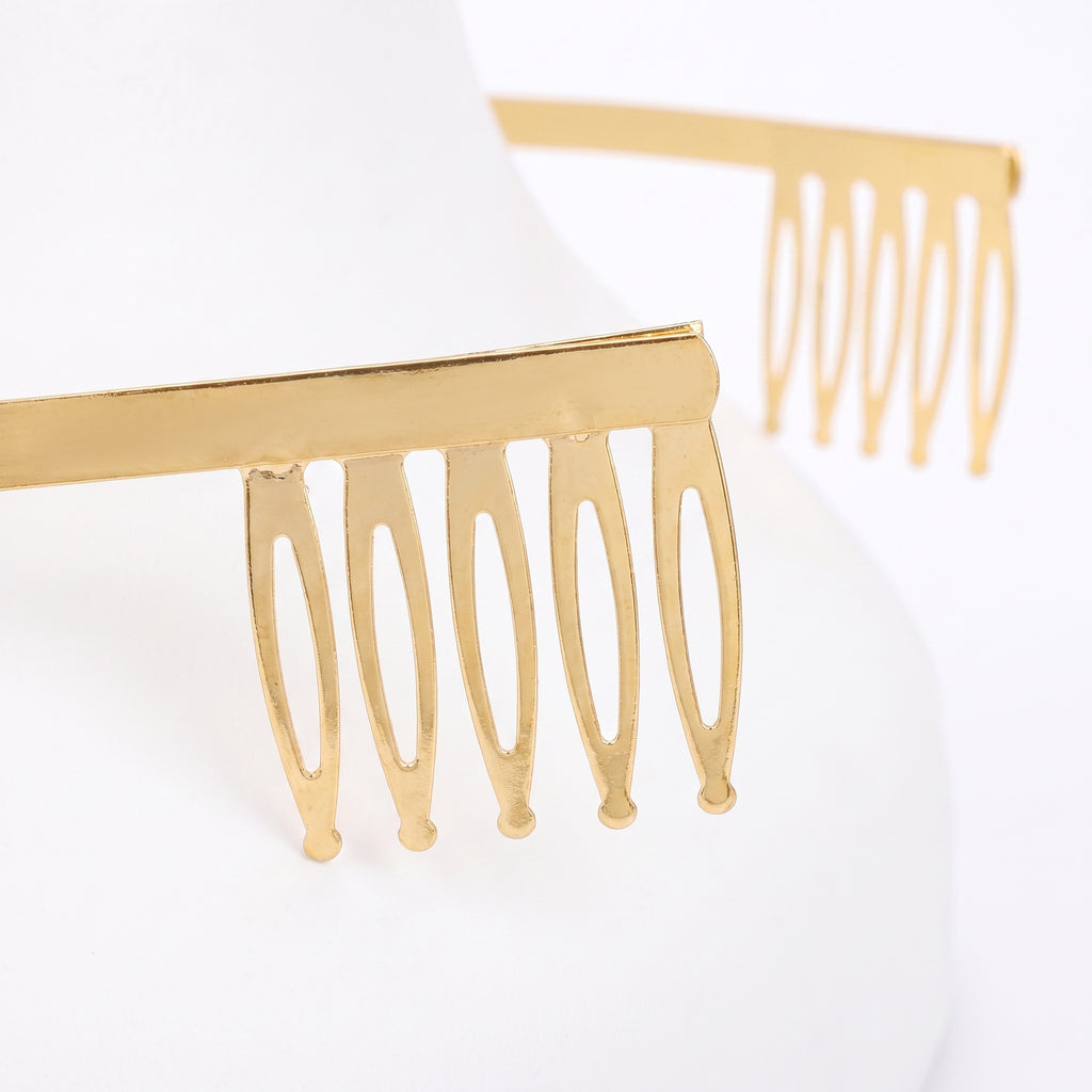 Close up of the tiara's gold-tone grip comb